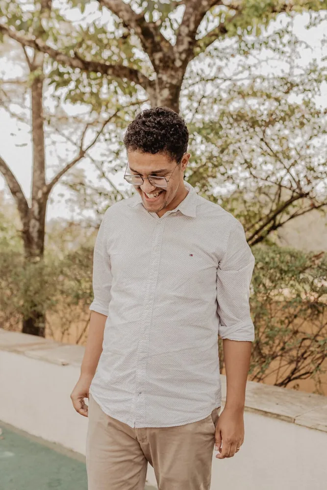 João Russi, arquiteto e fundador da Lar & Jon, durante uma visita de obra